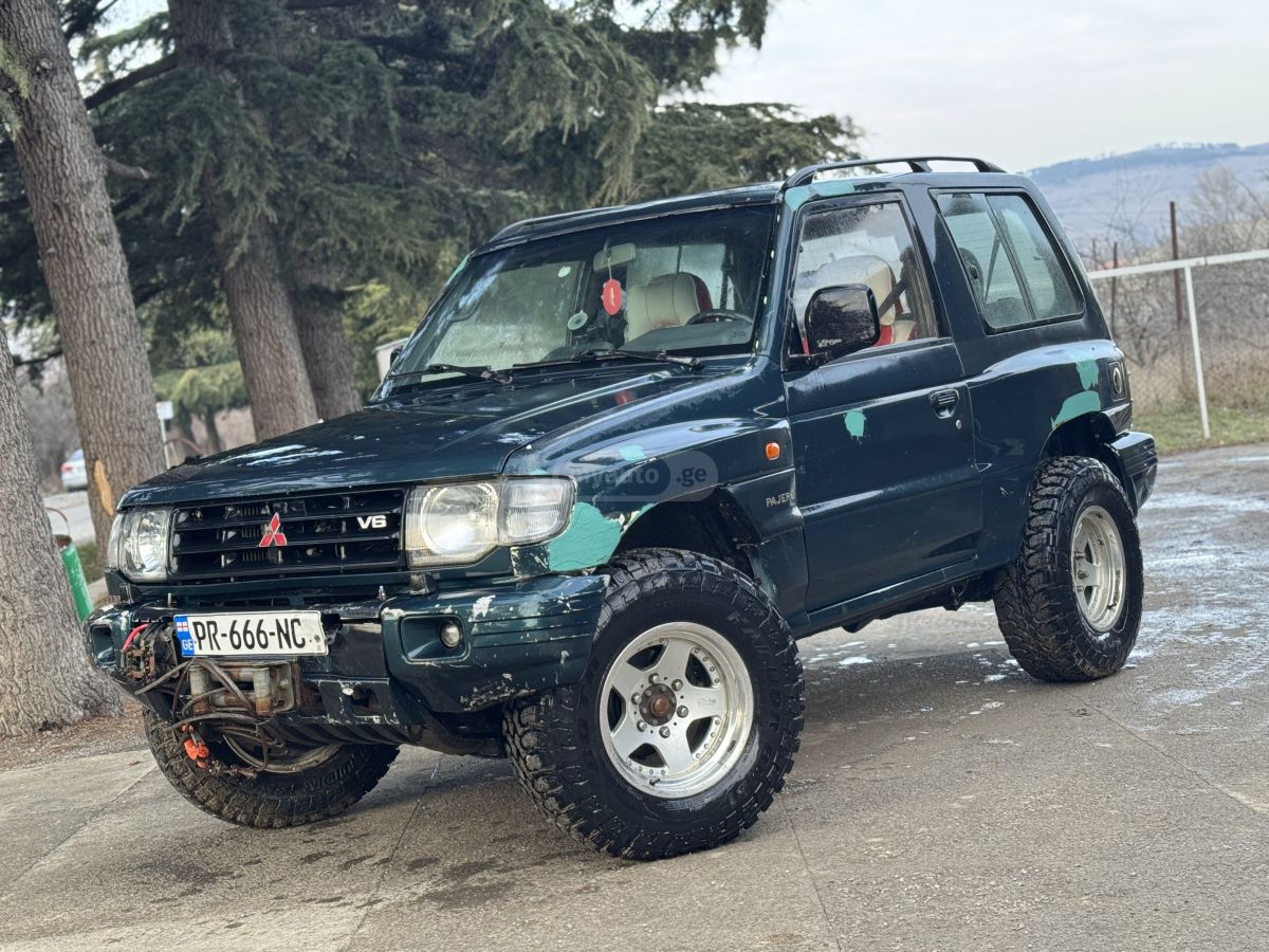 Mitsubishi Pajero 1997 — photo 2