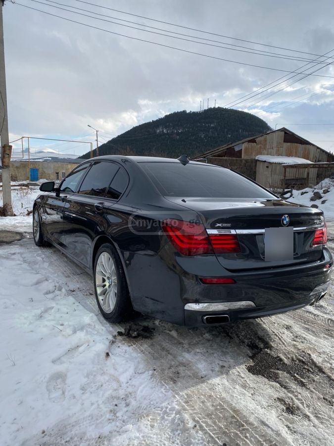 BMW 750 2015 — photo 2