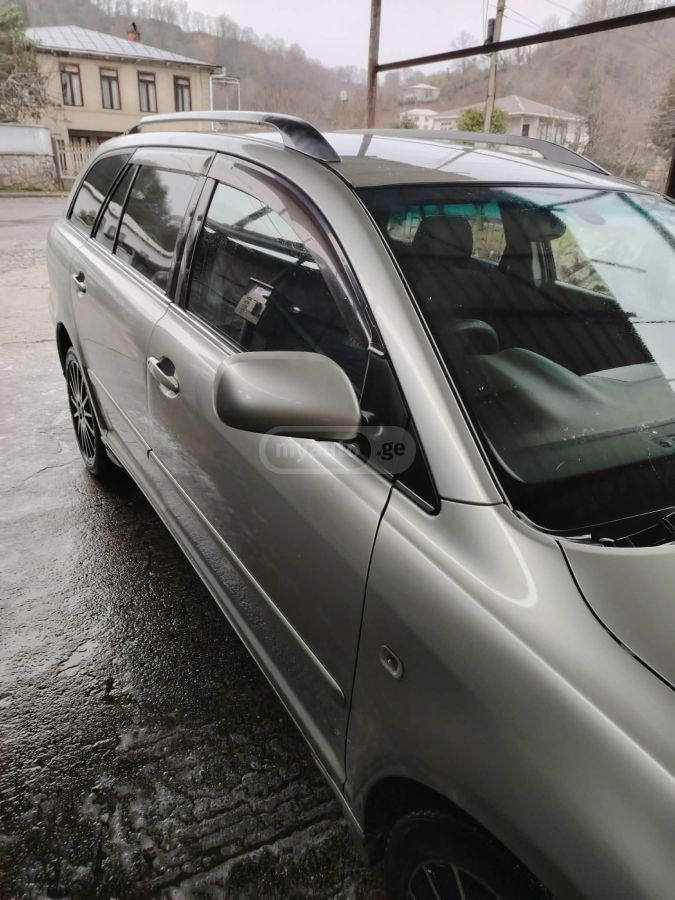 Toyota Avensis 2004 — photo 2
