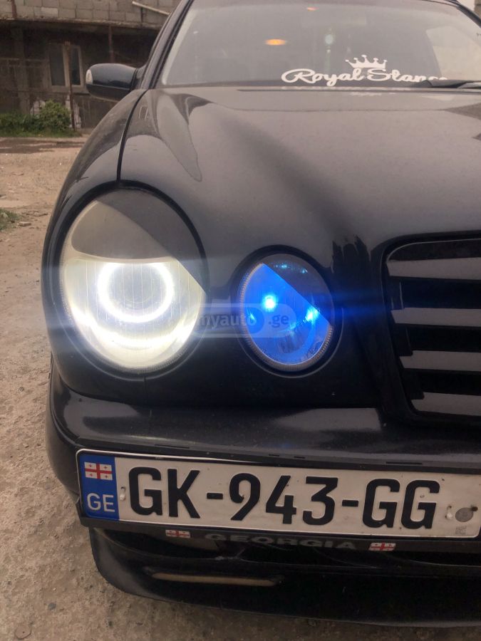 Mercedes-Benz E 240