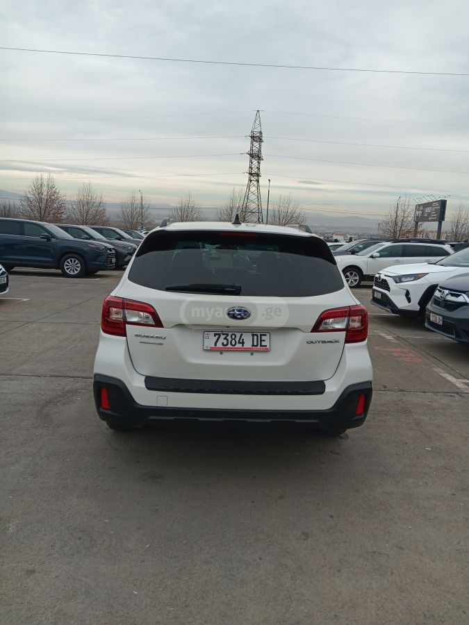 Subaru Outback 2018 — photo 2