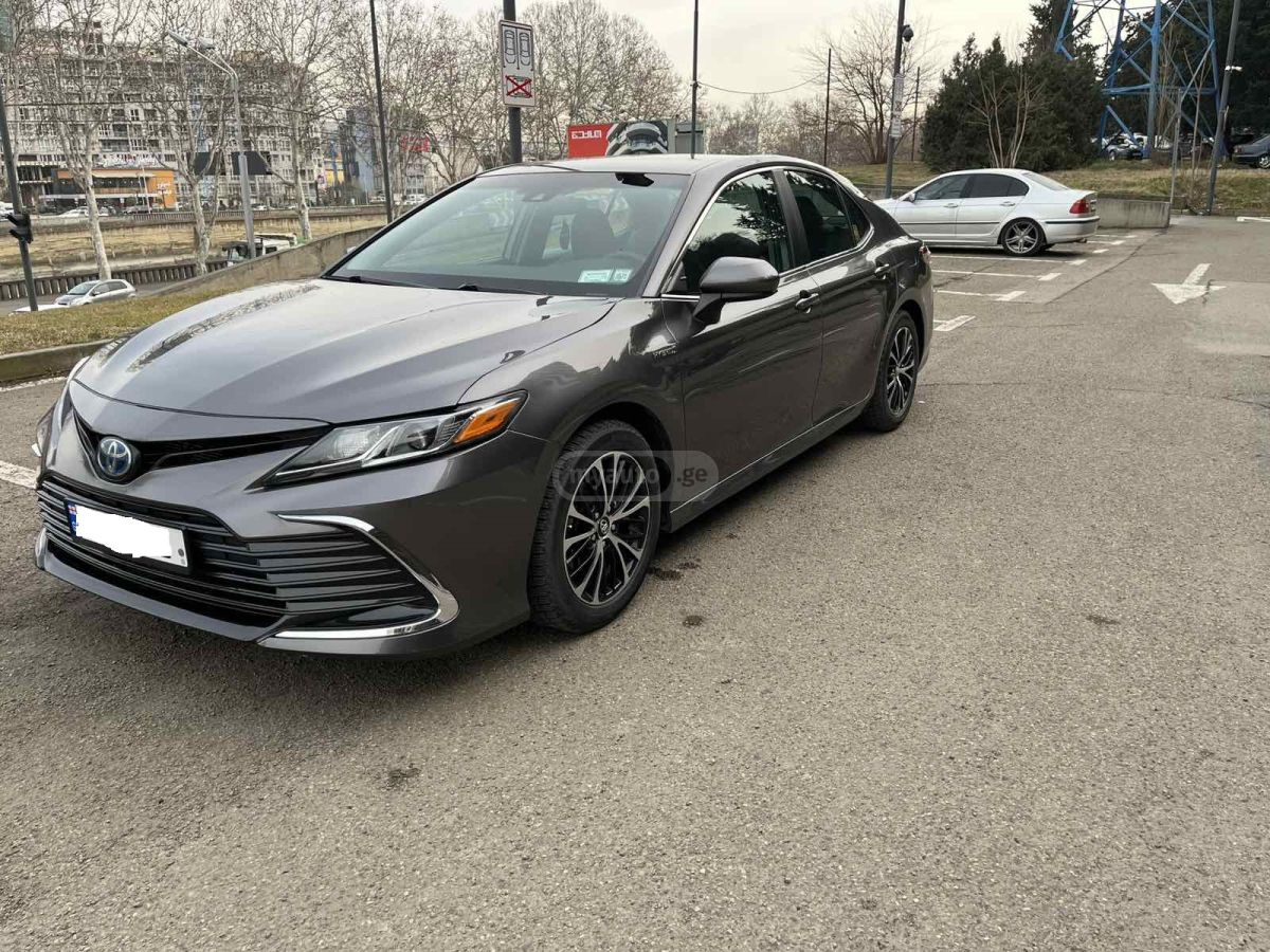 Toyota Camry 2018 — photo 2