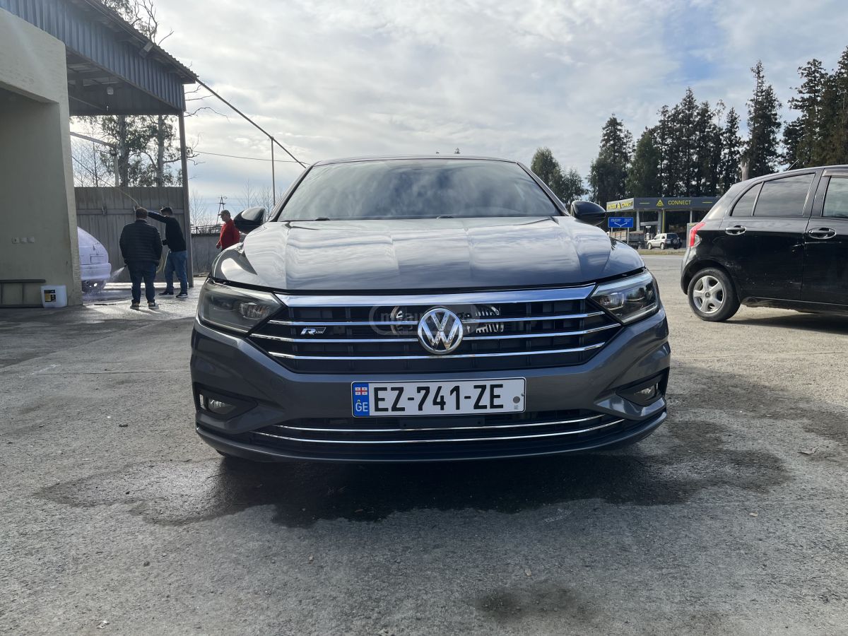 Volkswagen Jetta 2019 — photo 2