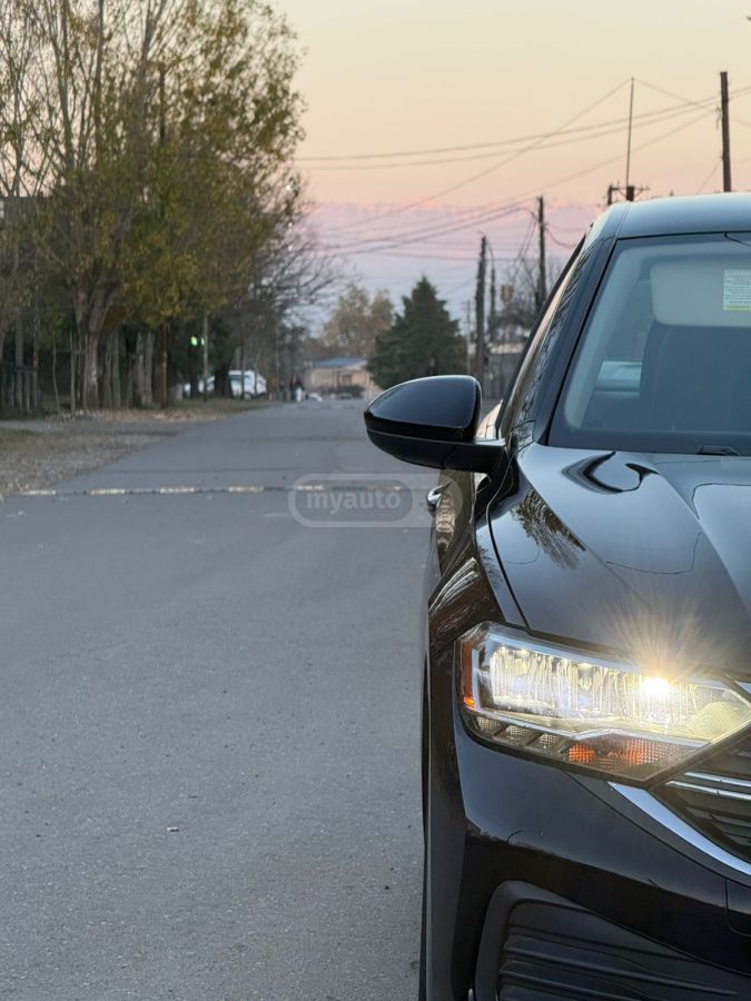 Volkswagen Jetta 2023 — photo 2