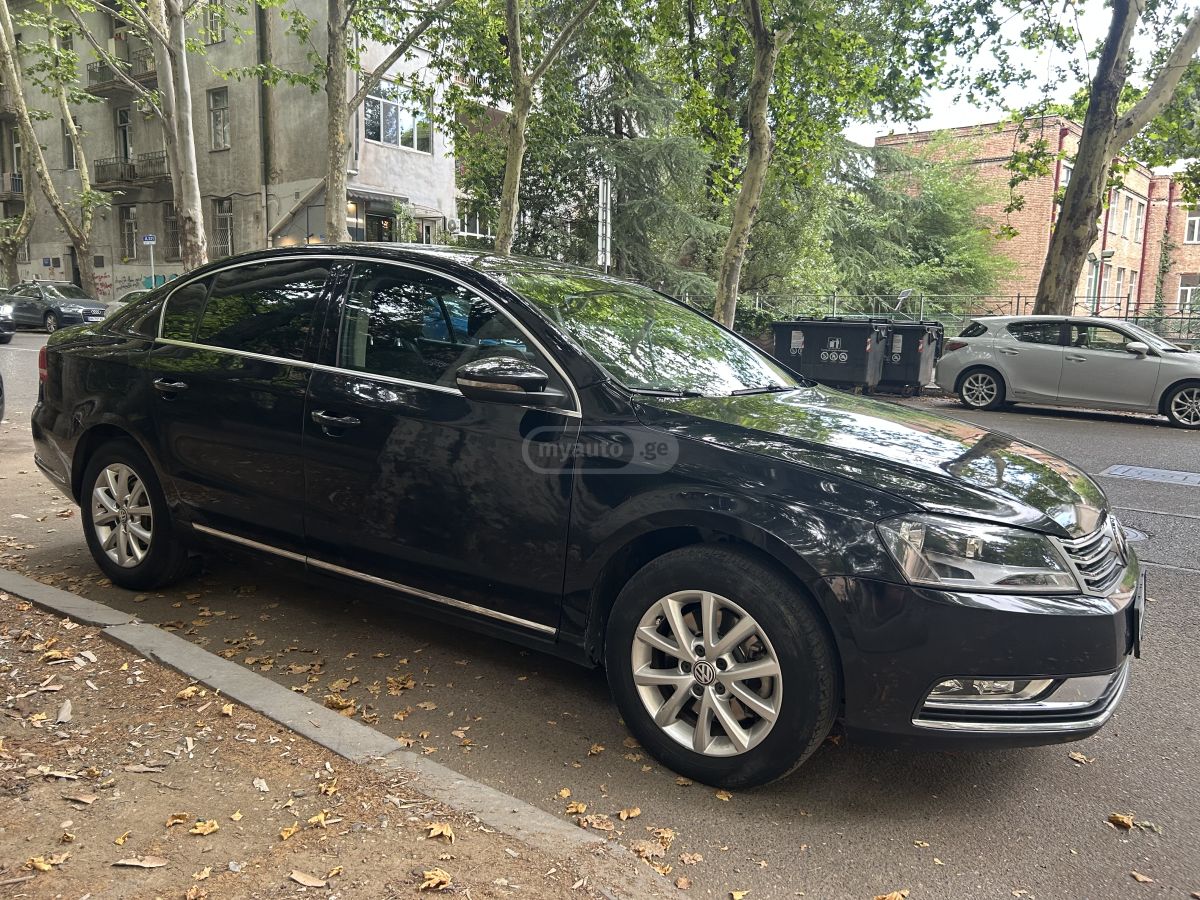 Volkswagen Passat 2012 — photo 2