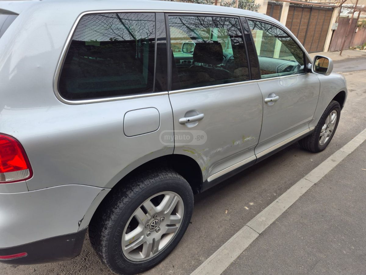 Volkswagen Touareg 2003 — photo 2