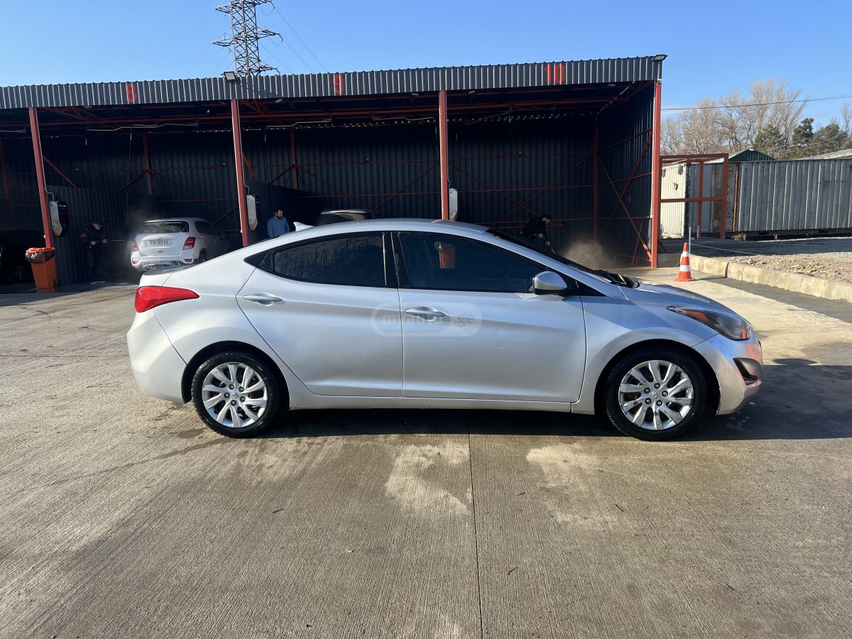 Hyundai Elantra