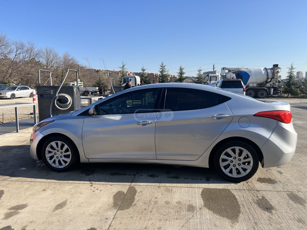 Hyundai Elantra 2012 — photo 2
