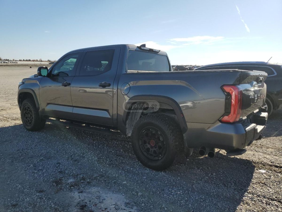 Toyota Tundra 2024 — photo 2