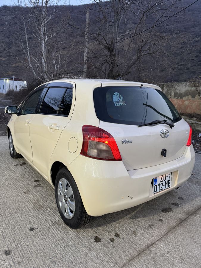 Toyota Vitz 2005 — photo 2