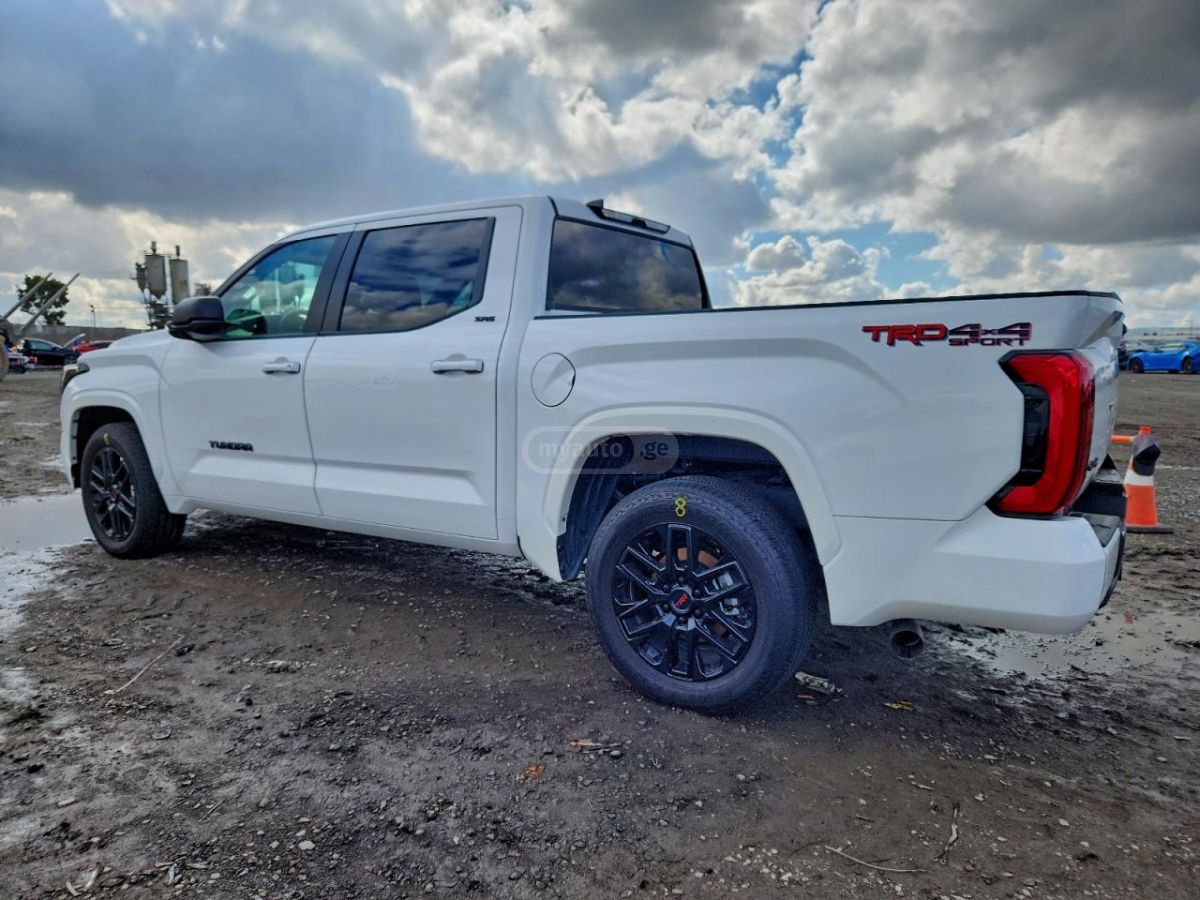 Toyota Tundra 2024 — photo 2