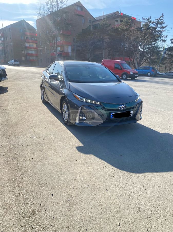 Toyota Prius 2018 — photo 2