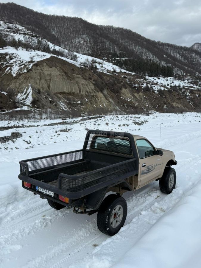 Toyota Tacoma 2000 — photo 2