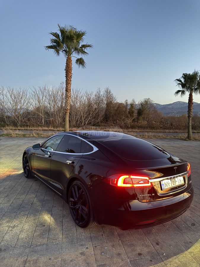 Tesla Model S 2018 — photo 2