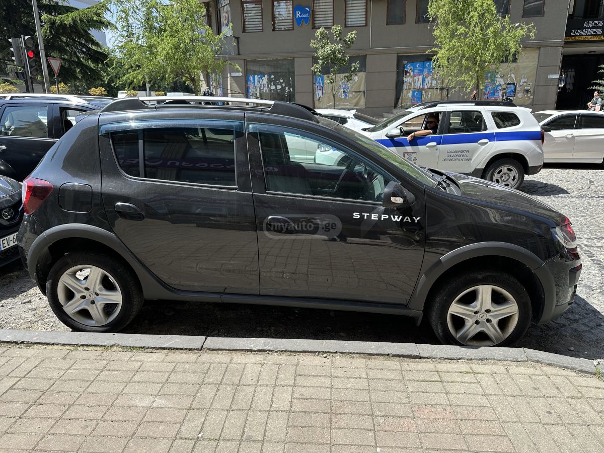 Renault Sandero 2018 — photo 2