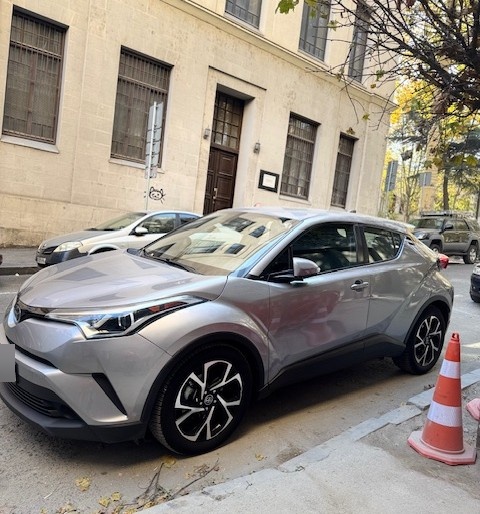 Toyota C-HR 2017 — photo 2