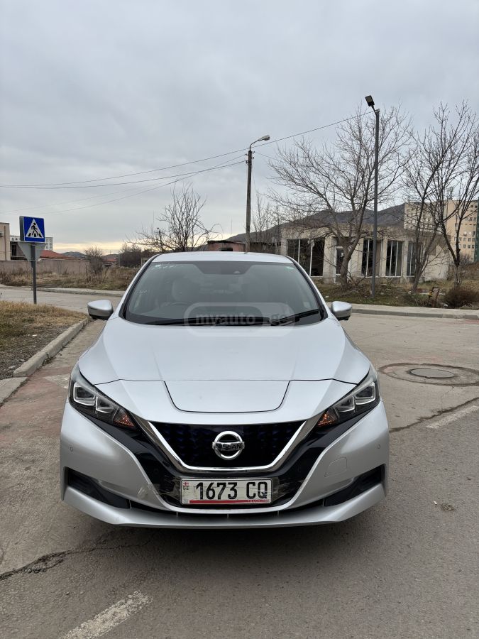 Nissan Leaf 2019 — photo 2