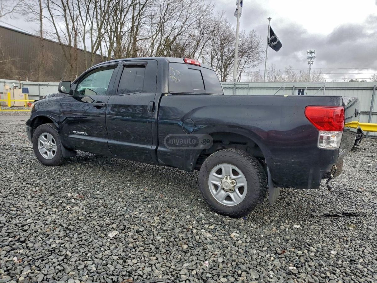 Toyota Tundra 2023 — photo 2