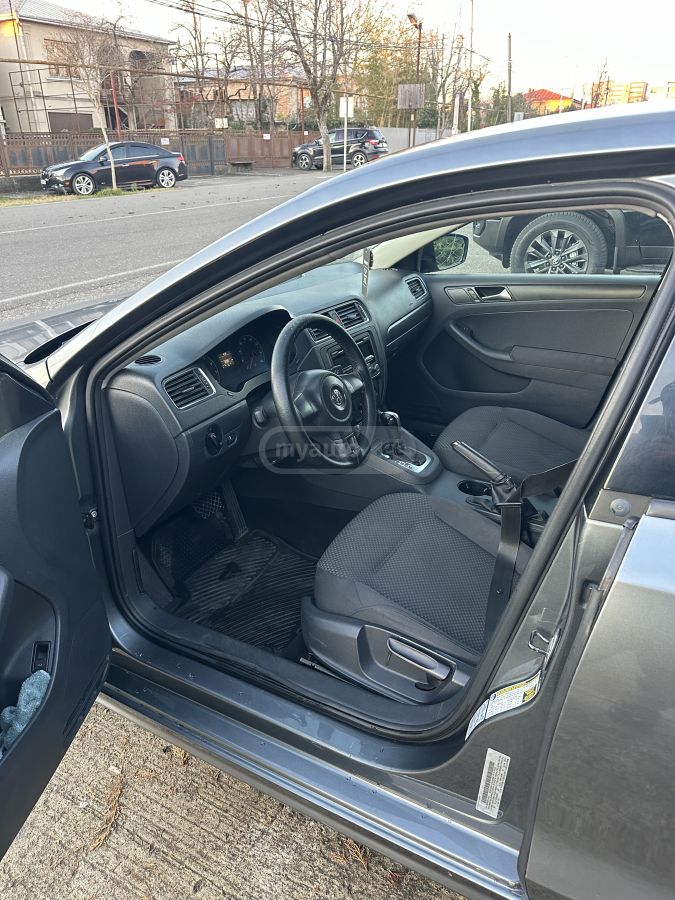 Volkswagen Jetta 2011 — photo 2