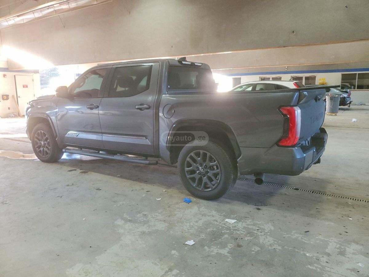 Toyota Tundra 2025 — photo 2