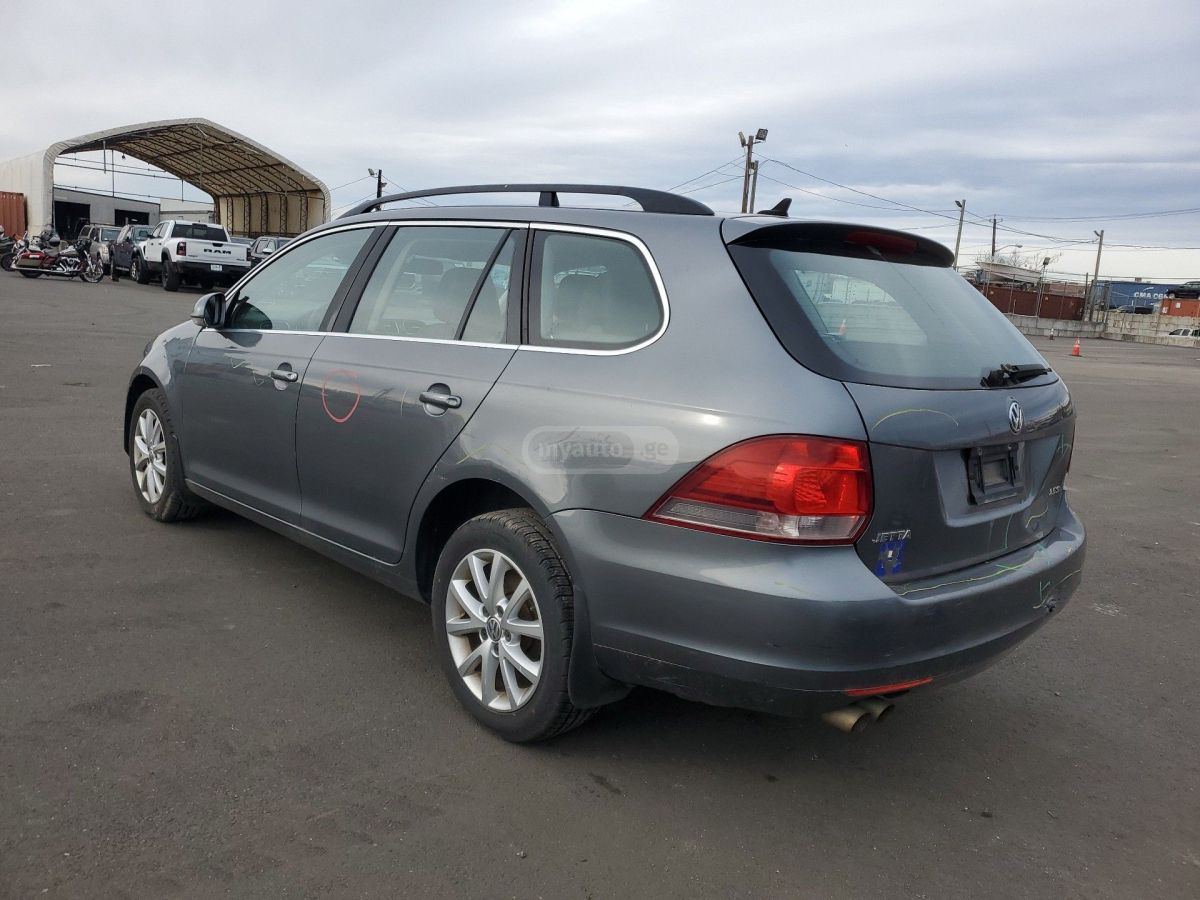 Volkswagen Jetta 2014 — photo 2
