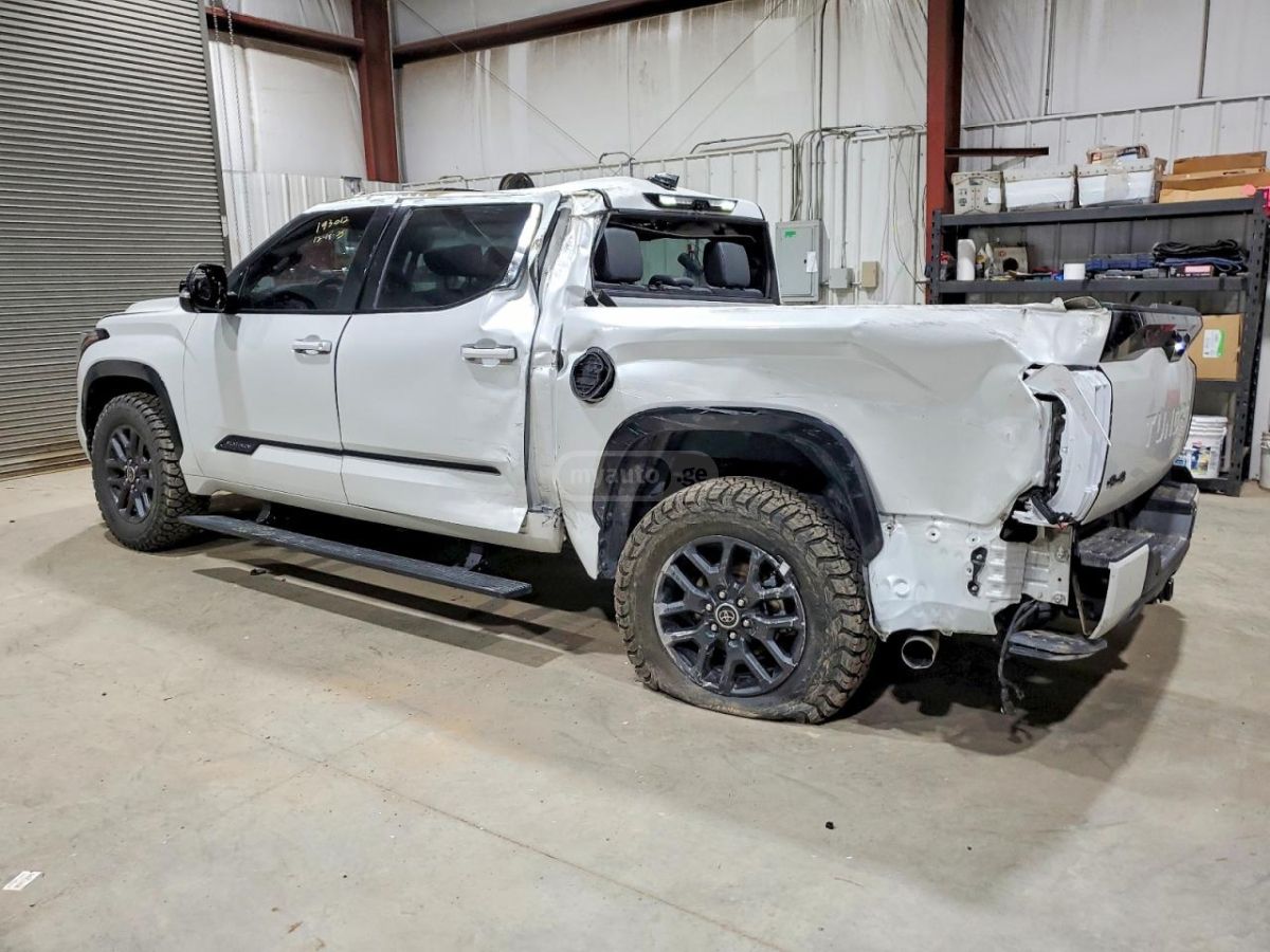 Toyota Tundra 2022 — photo 2