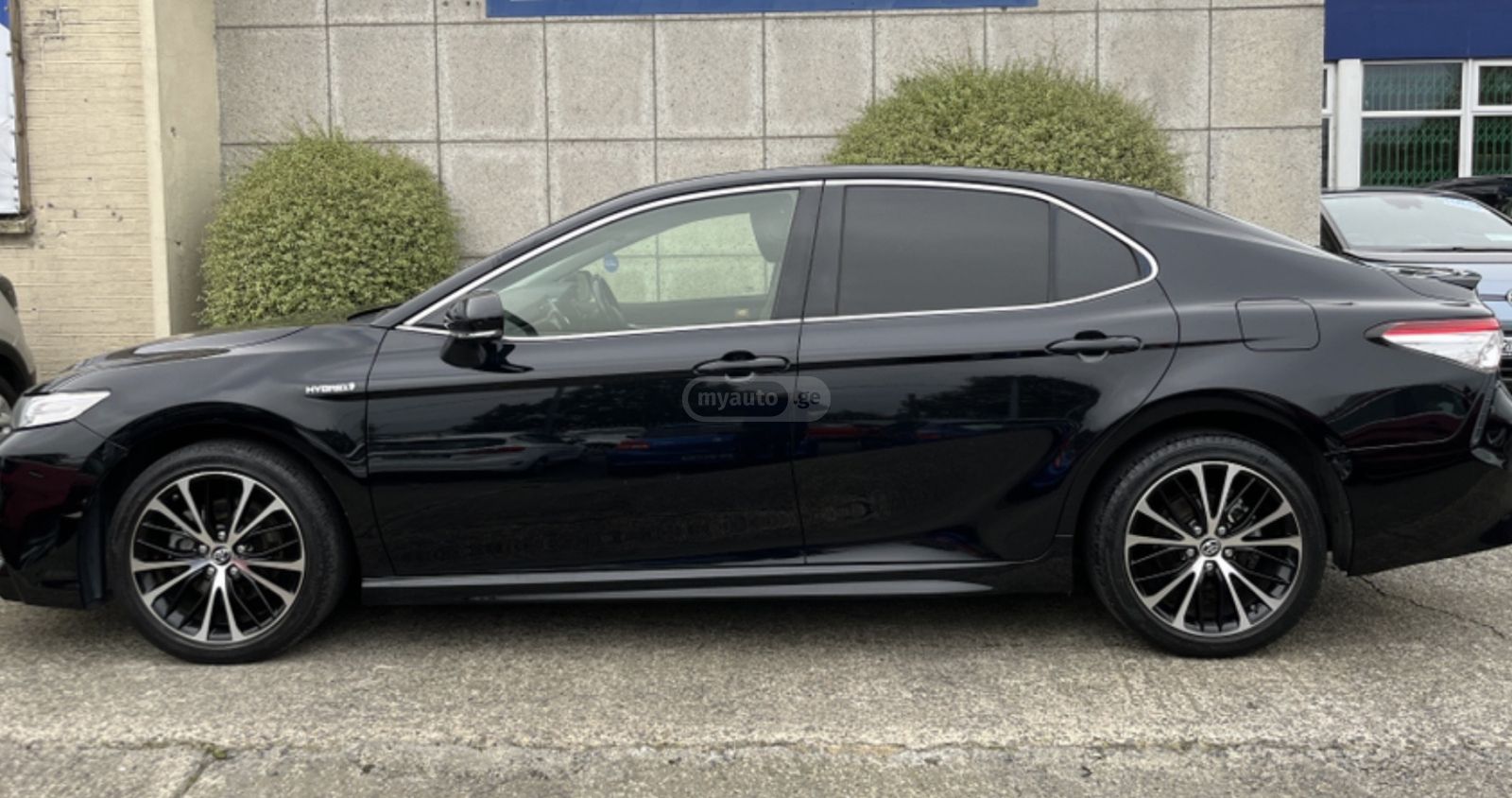 Toyota Camry 2018 — photo 2