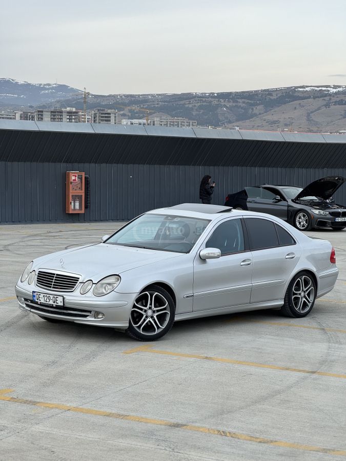 Mercedes-Benz E 320
