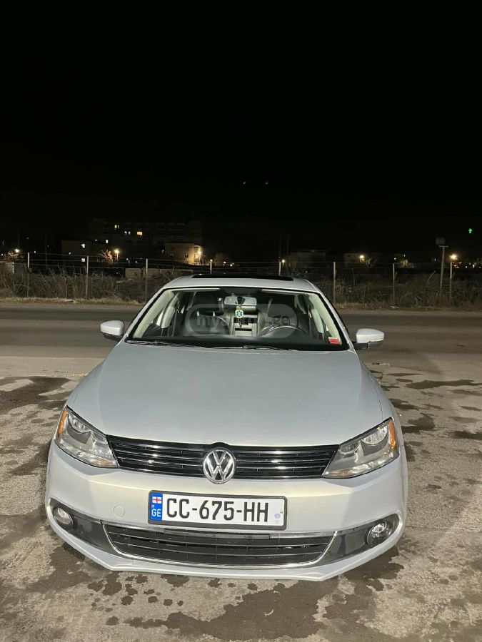 Volkswagen Jetta 2010 — photo 2