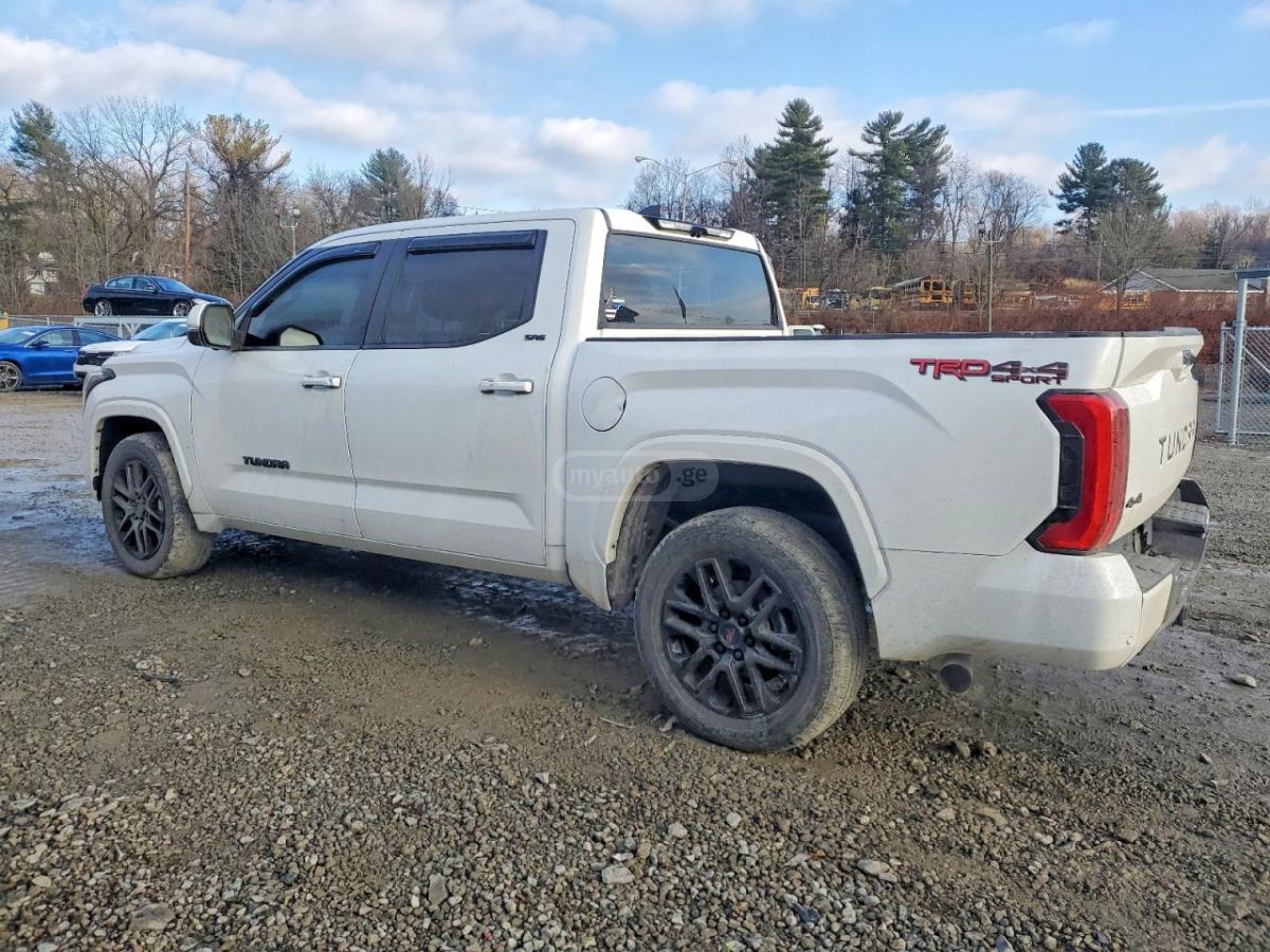 Toyota Tundra 2024 — photo 2