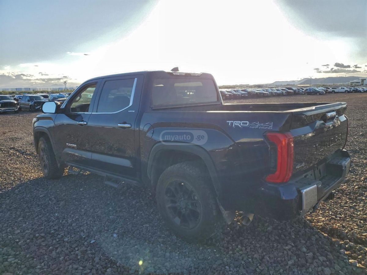 Toyota Tundra 2023 — photo 2