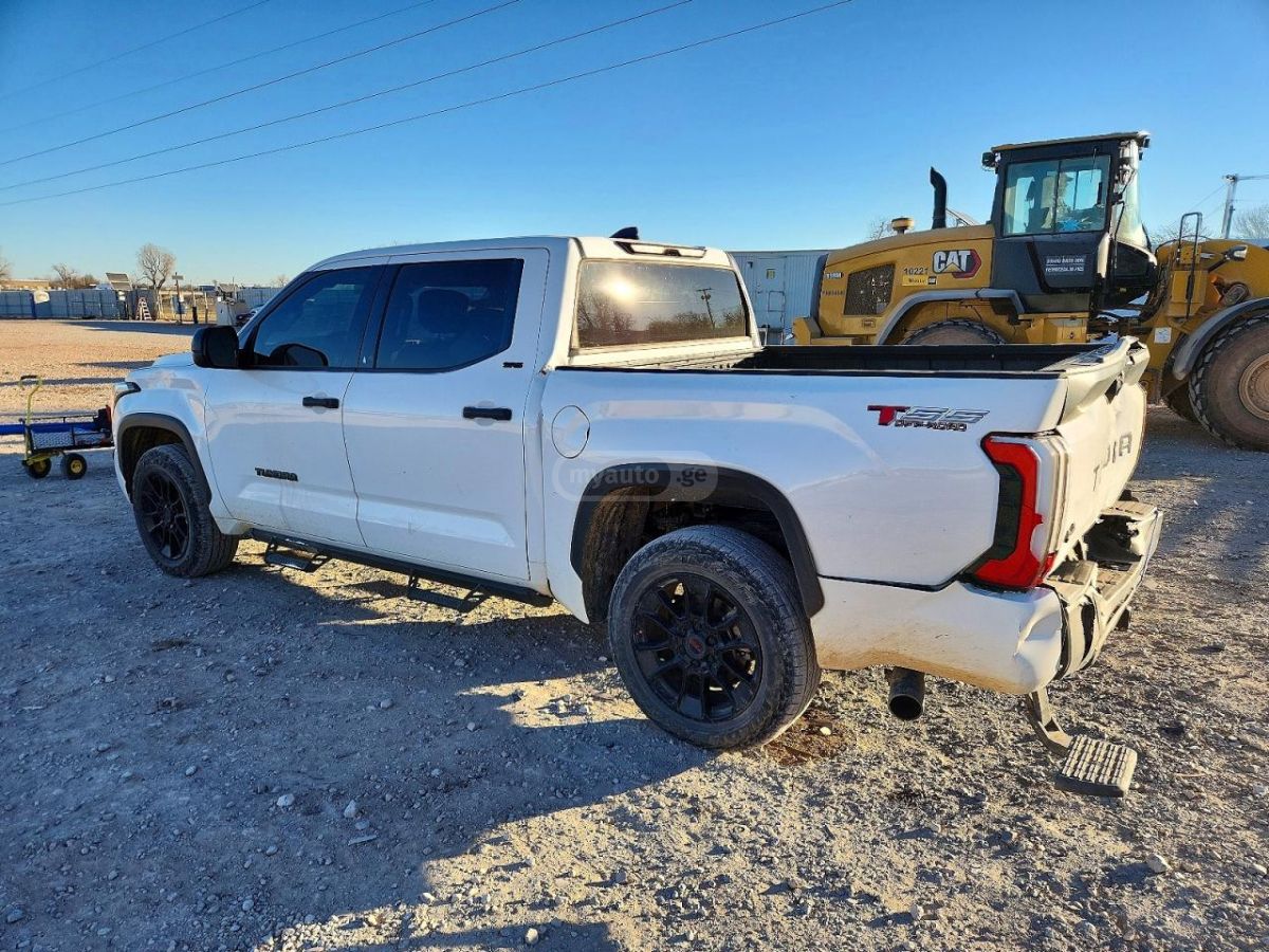 Toyota Tundra 2023 — photo 2