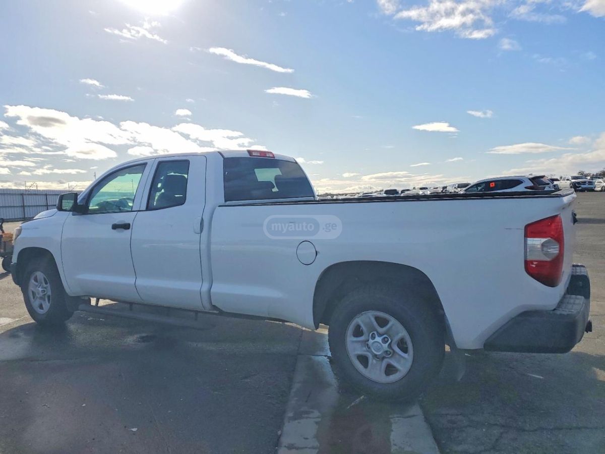 Toyota Tundra 2018 — photo 2