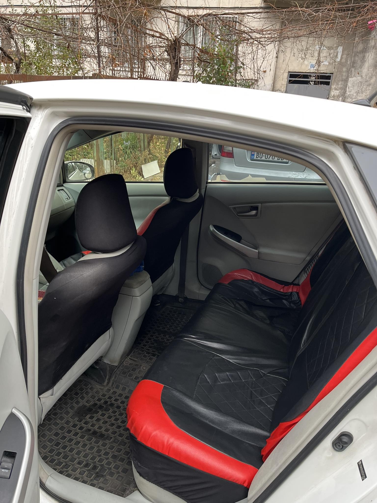 Toyota Prius 2013 — photo 2