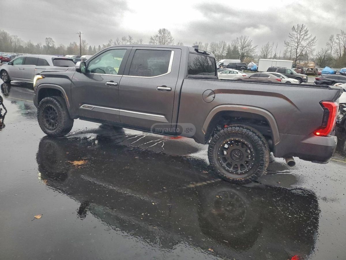 Toyota Tundra 2025 — photo 2