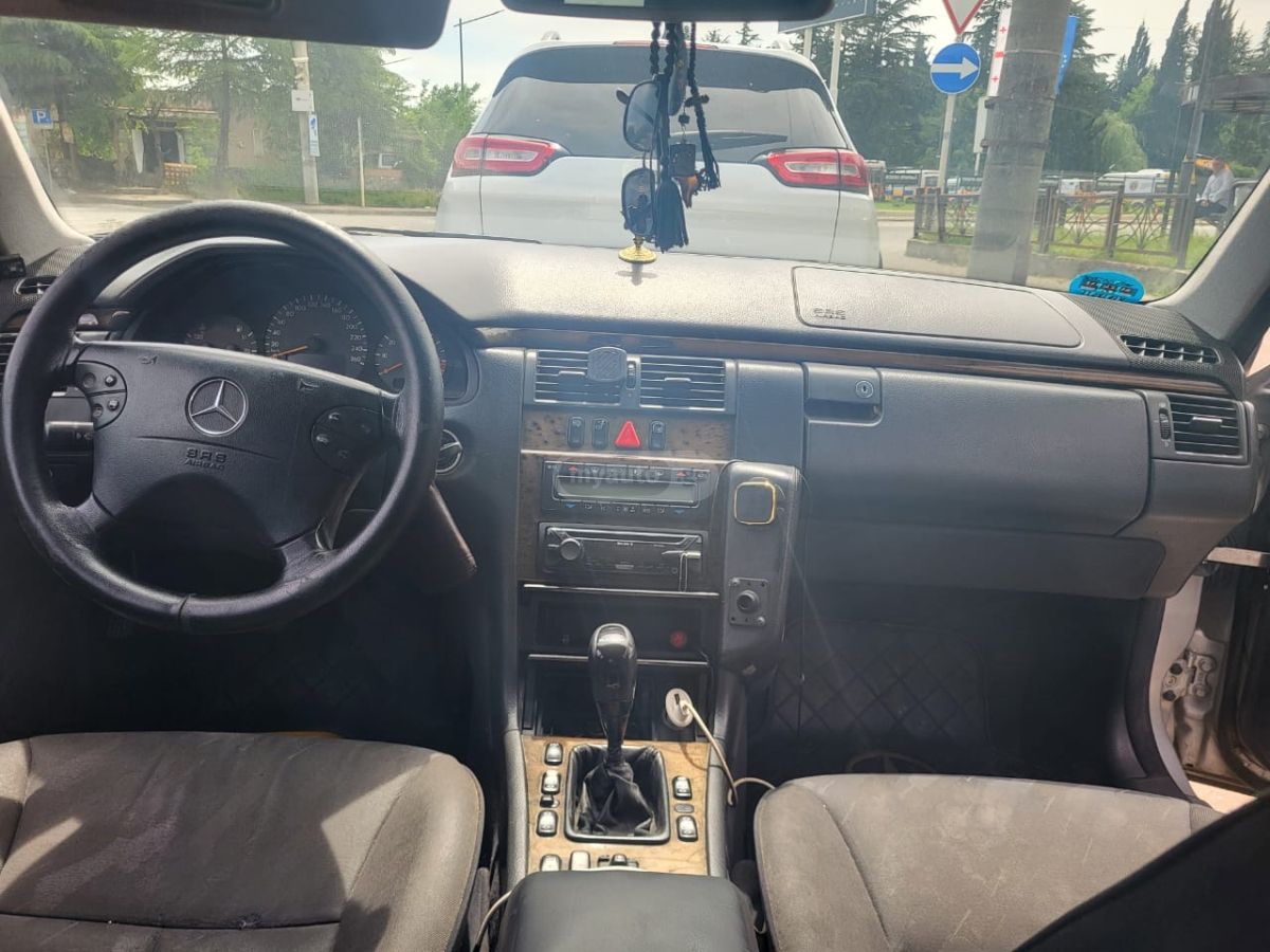 Mercedes-Benz E 280 2000 — photo 2