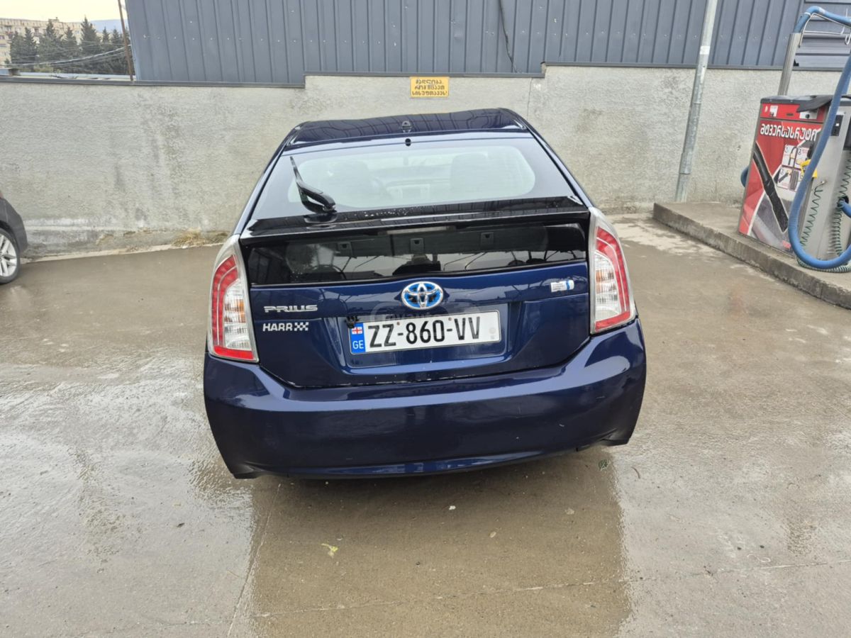 Toyota Prius 2013 — photo 2