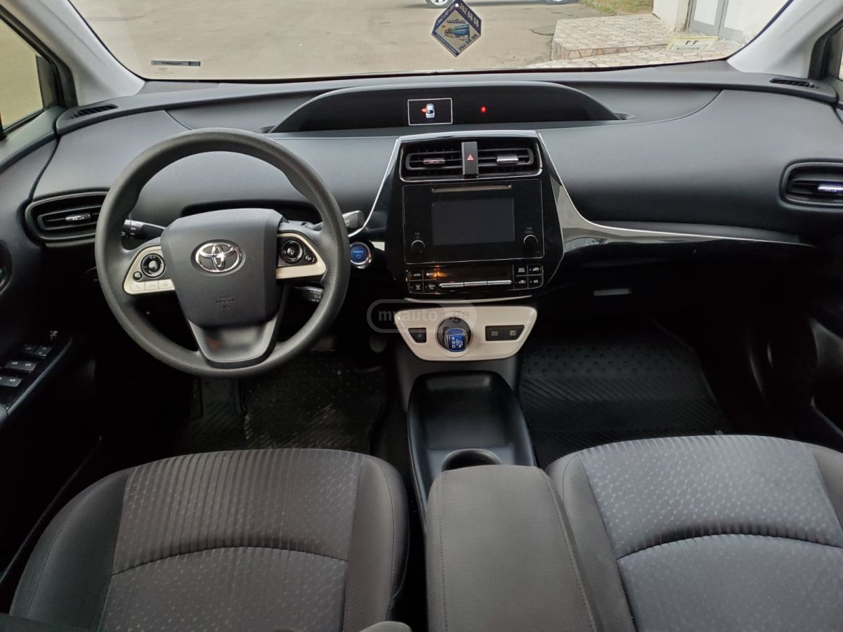 Toyota Prius 2016 — photo 2