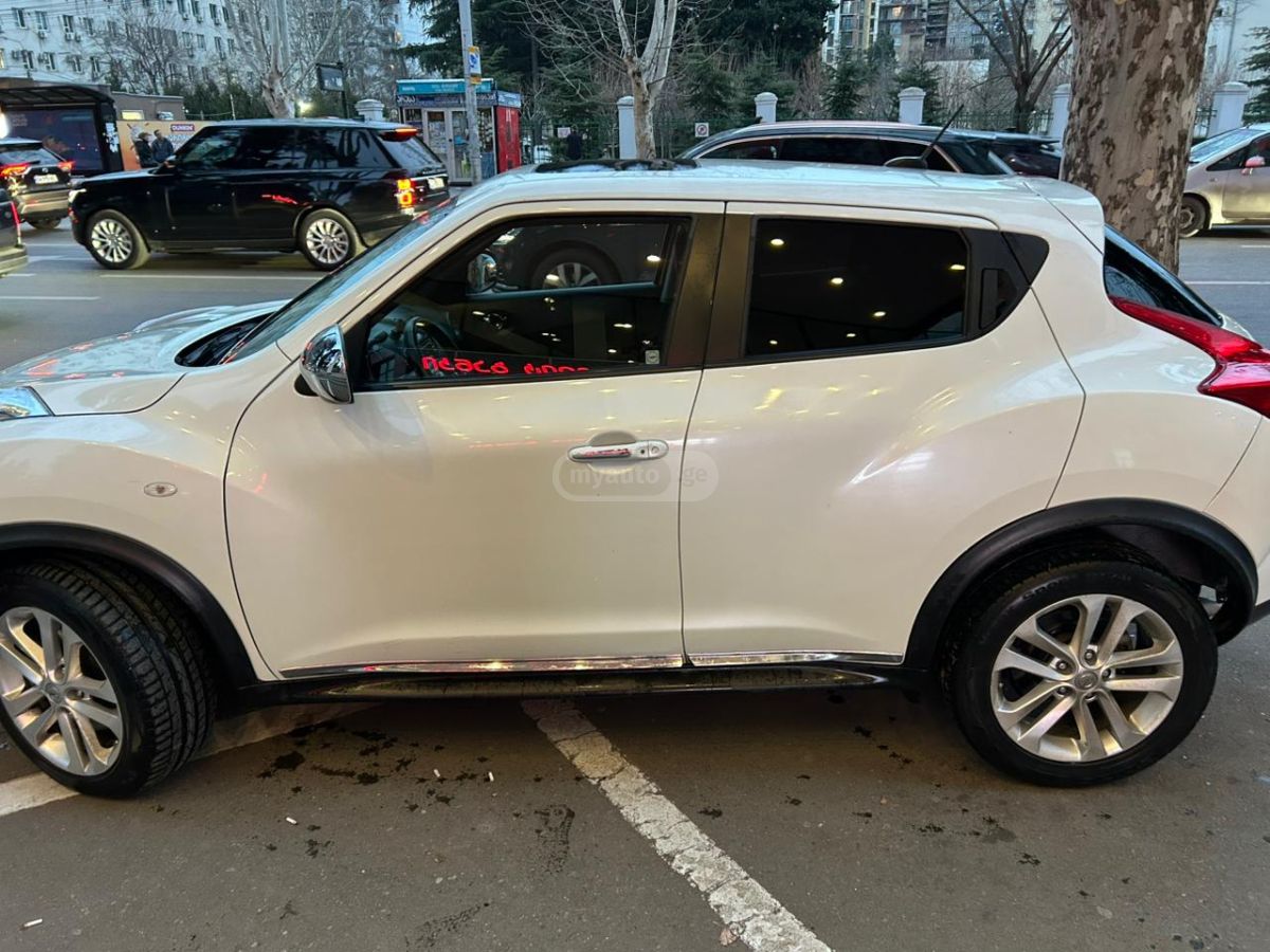 Nissan Juke 2011 — photo 2