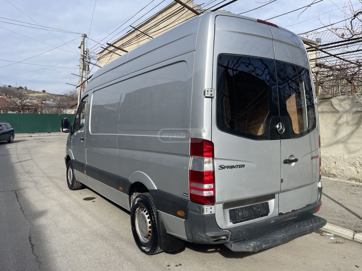 Mercedes-Benz Sprinter 2011 — photo 2