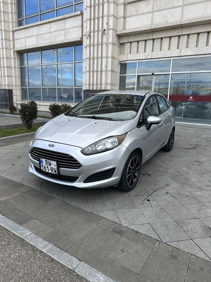 Ford Fiesta 2017 — photo 2