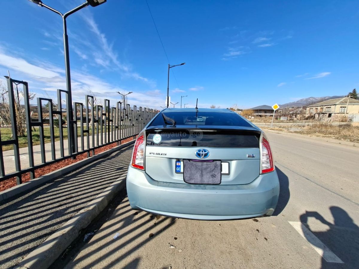 Toyota Prius 2012 — photo 2