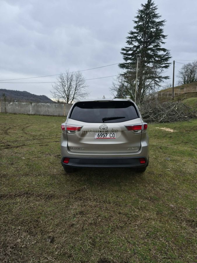 Toyota Highlander 2015 — photo 2
