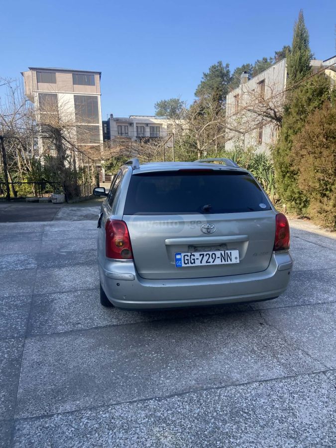 Toyota Avensis 2005 — photo 2