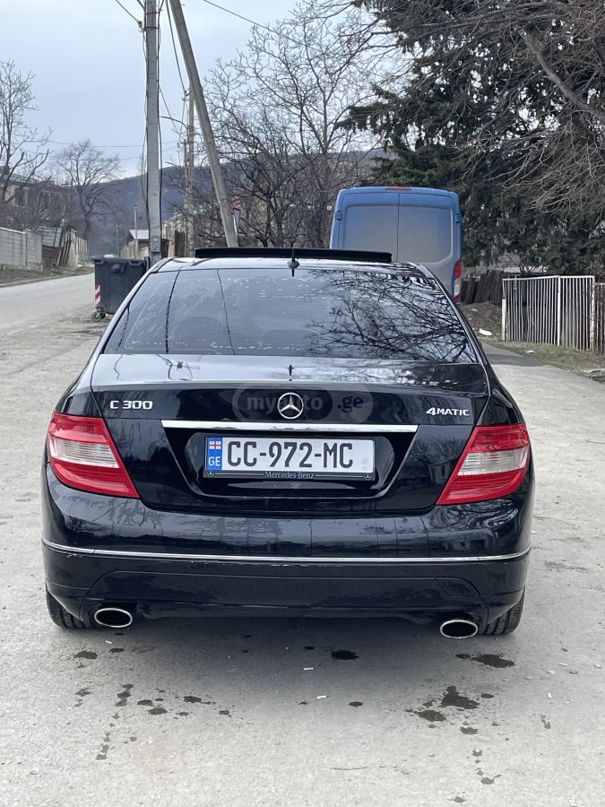 Mercedes-Benz C 300 2010 — photo 2