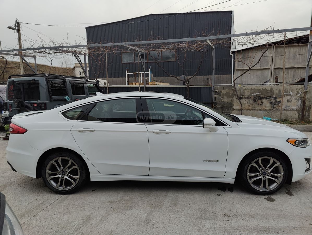 Ford Fusion 2019 — photo 2