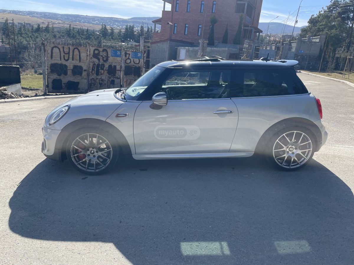 Mini Cooper 2017 — photo 2