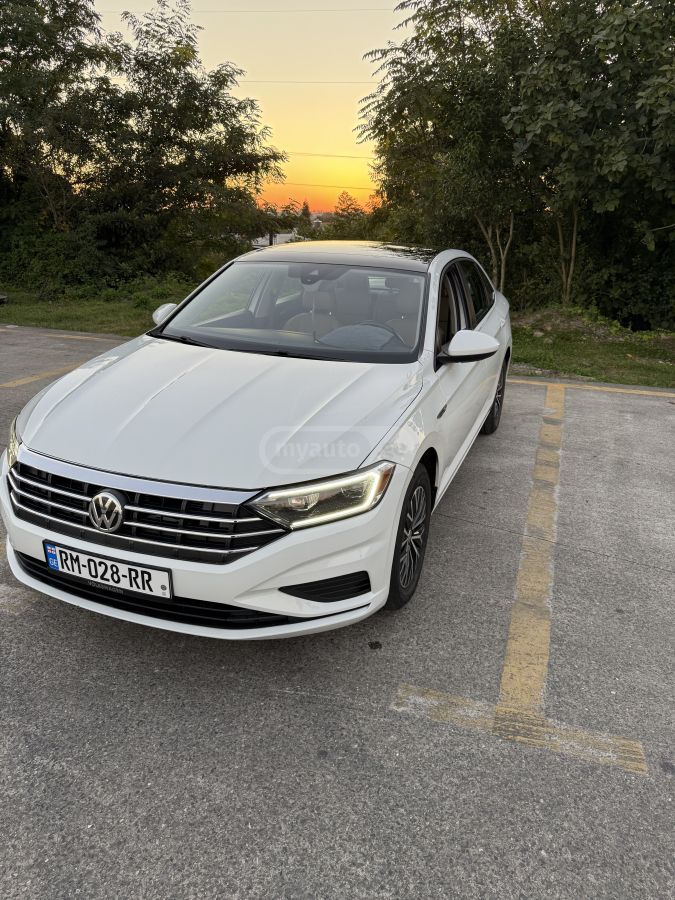Volkswagen Jetta 2018 — photo 2