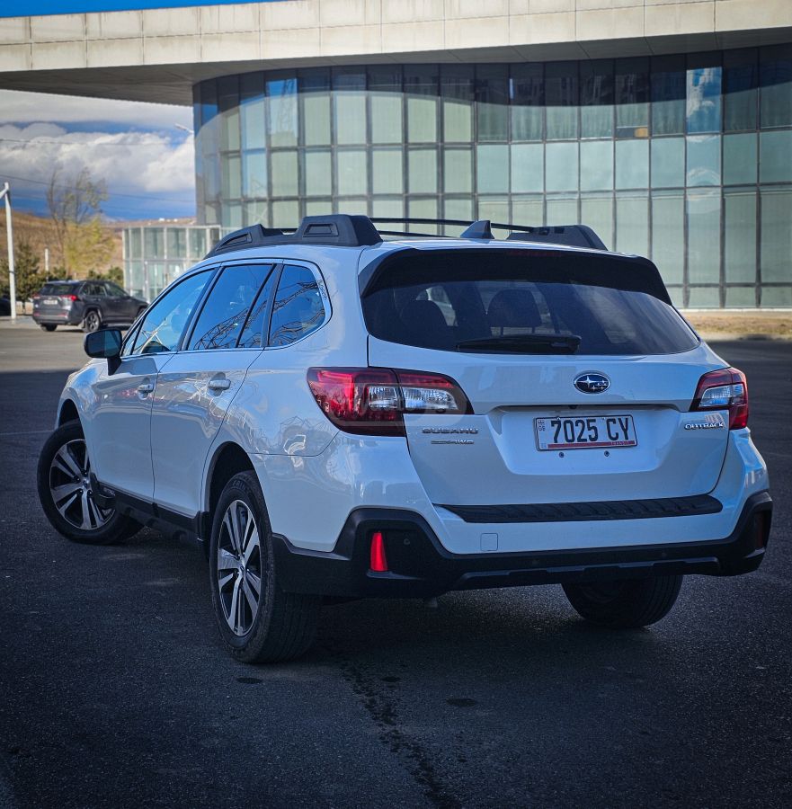 Subaru Outback 2019 — photo 2