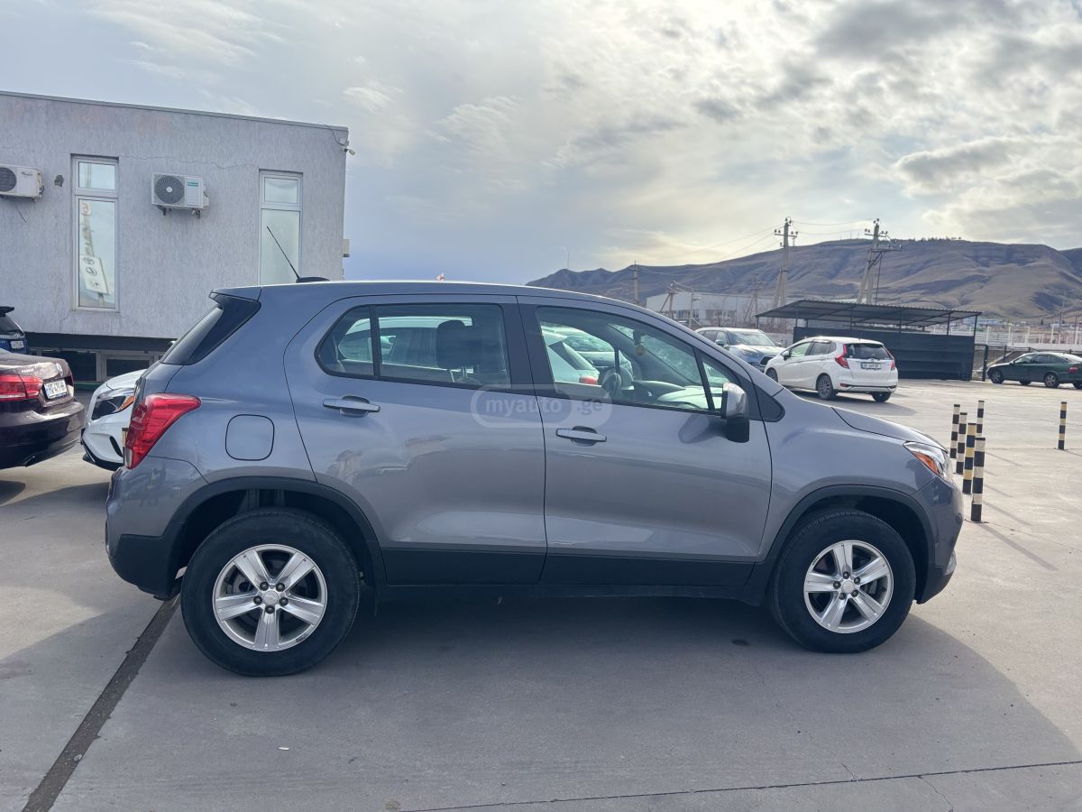 Chevrolet Trax 2020 — photo 2